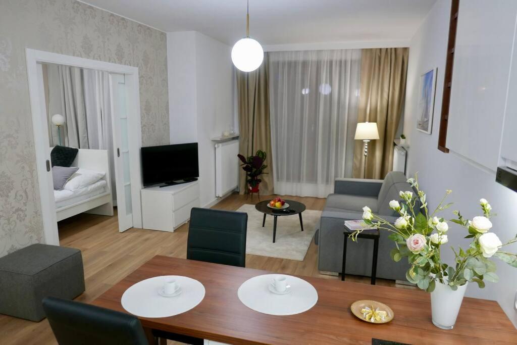 Kieslowskiego Apartment Vis-A-Vis Town Hall Varsovia Exterior foto